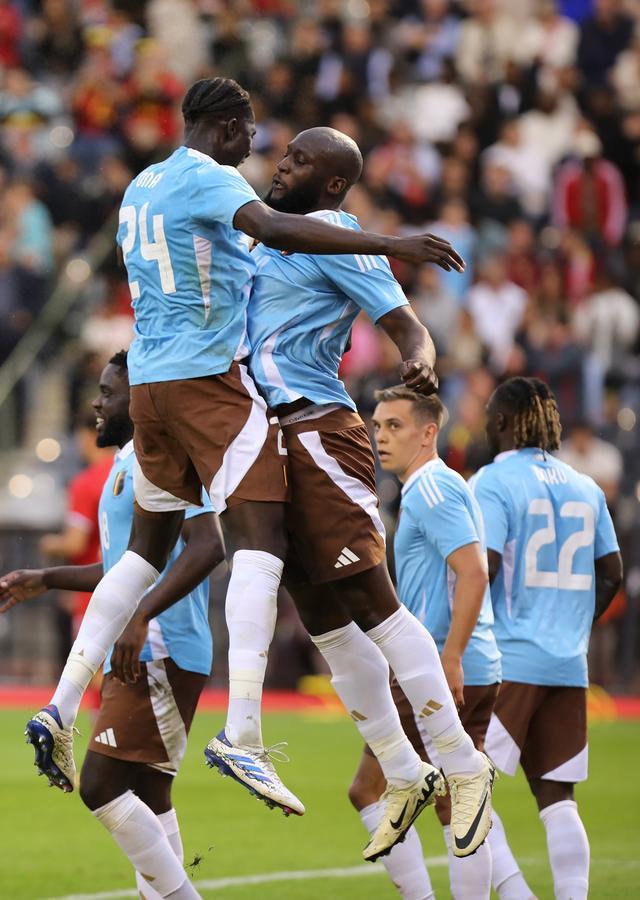 比利时队挥汗拼搏,不懈追赶 比利时队挥汗拼搏,不懈追赶