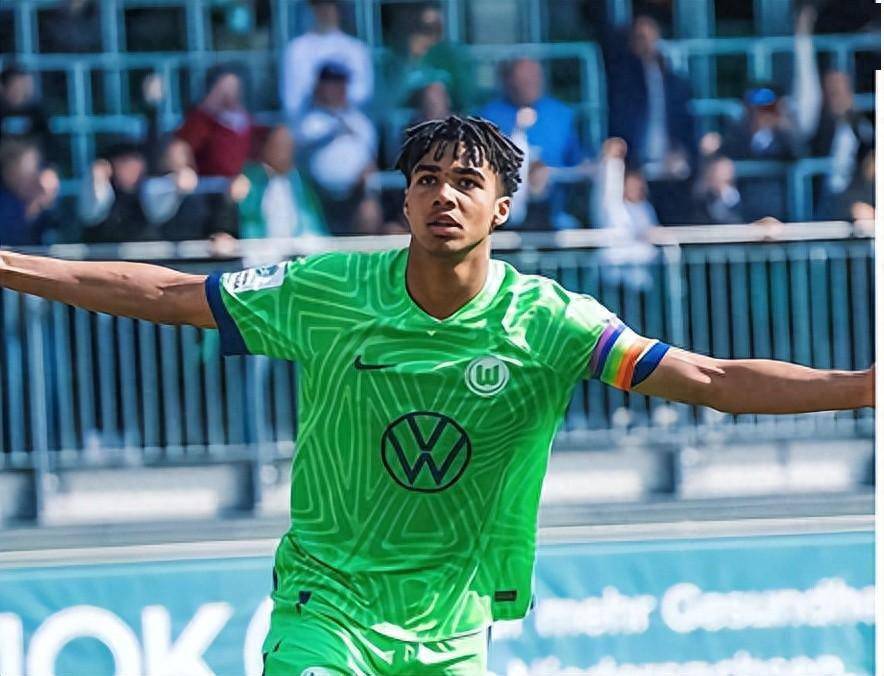 沃尔夫斯堡后卫遭遇伤病，球队人心惶惶