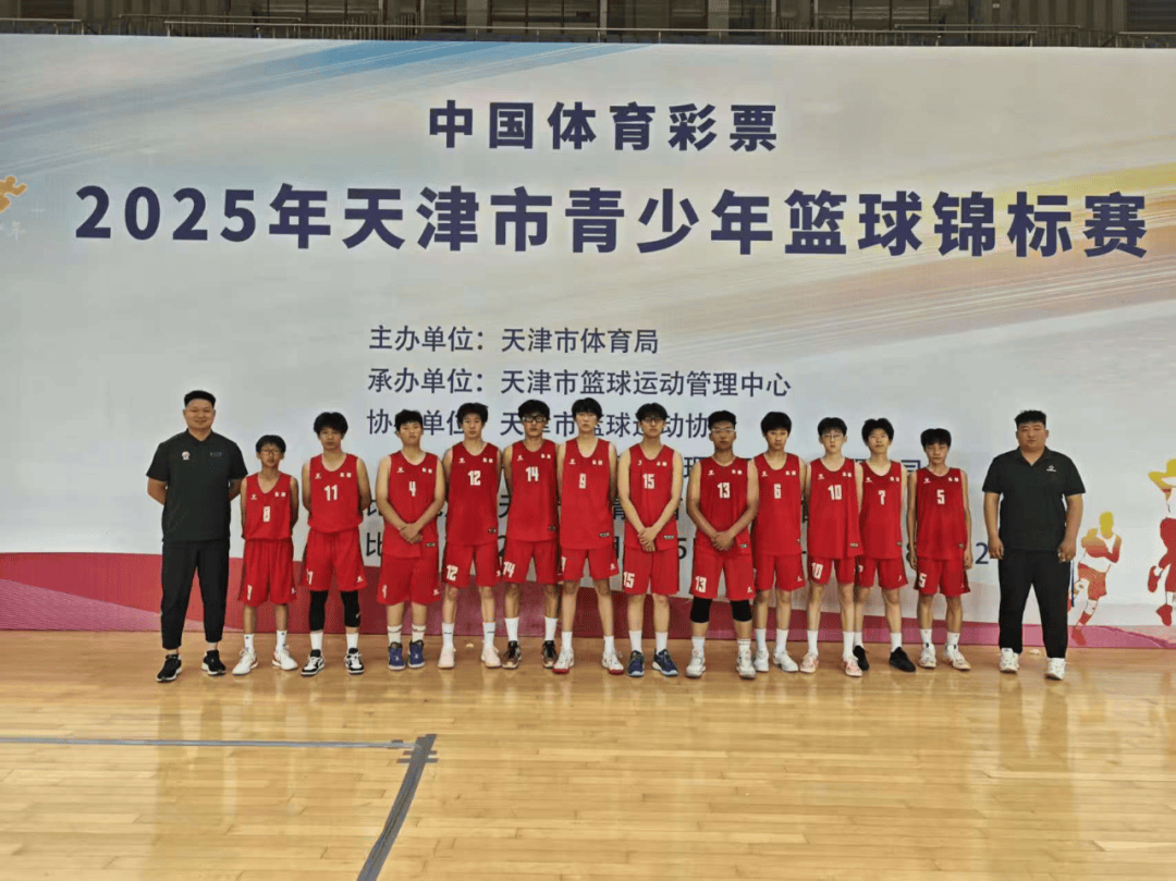 天津男篮球员集体训练，备战下一场关键比赛