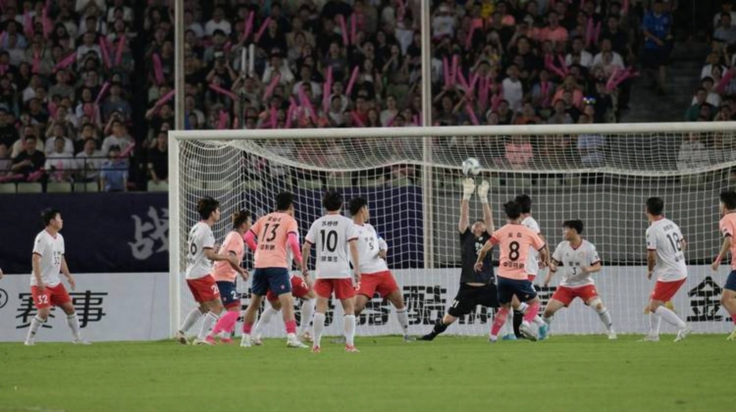 关于球队连续夺得胜利,士气高涨的信息 关于球队连续夺得胜利,士气高涨的信息