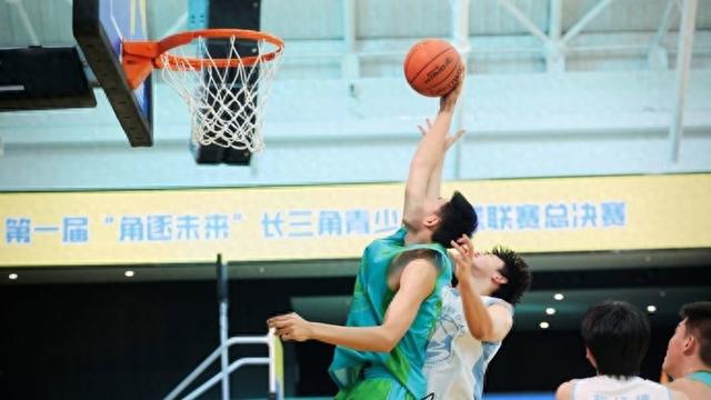 篮球青年锦标赛在国内举行，激烈角逐