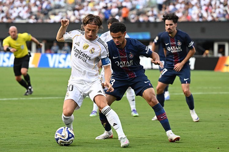 巴黎圣日耳曼在艰难比赛中胜出