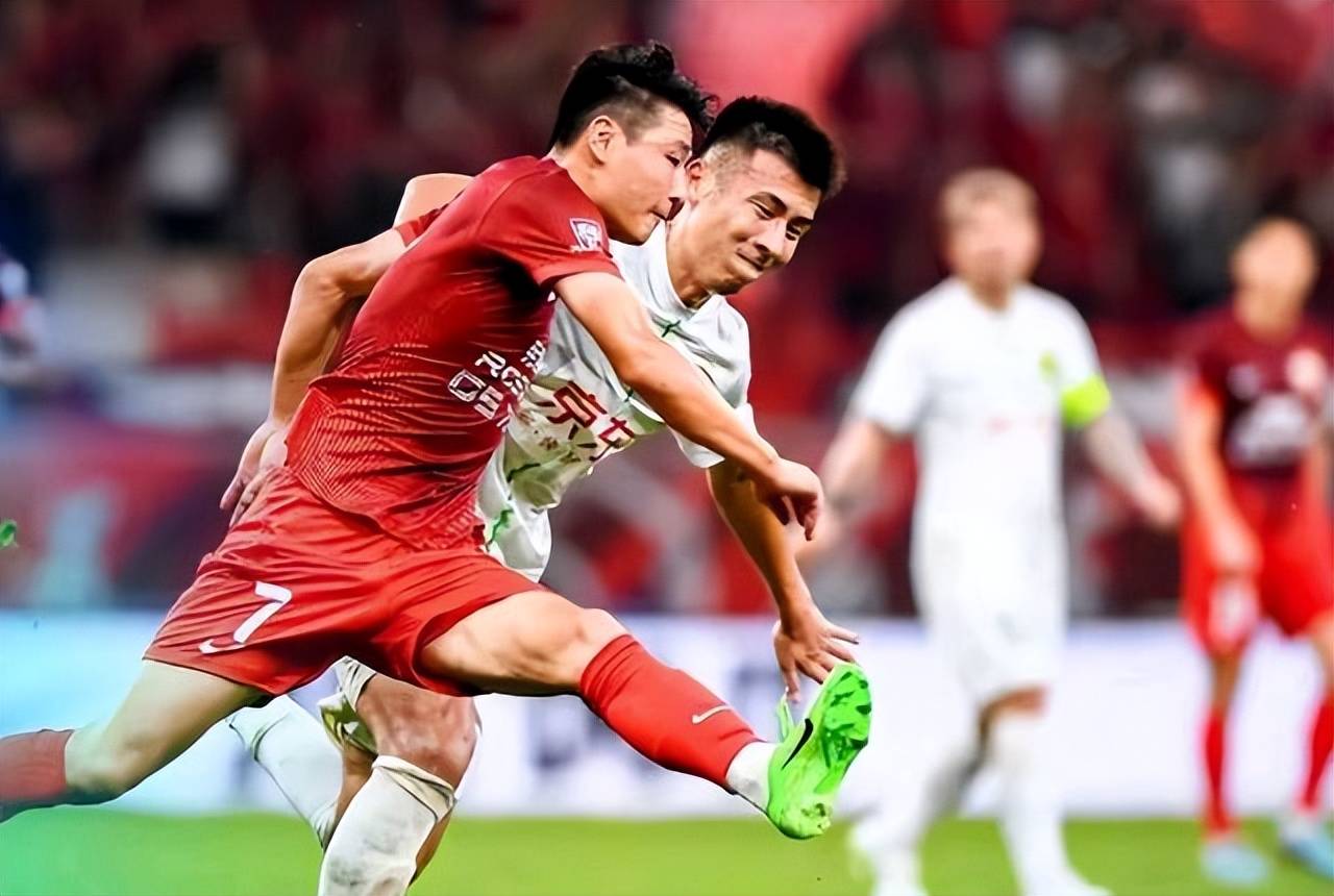 关于武汉长江主场逼平上海上港,保持积分不败的信息 关于武汉长江主场逼平上海上港,保持积分不败的信息