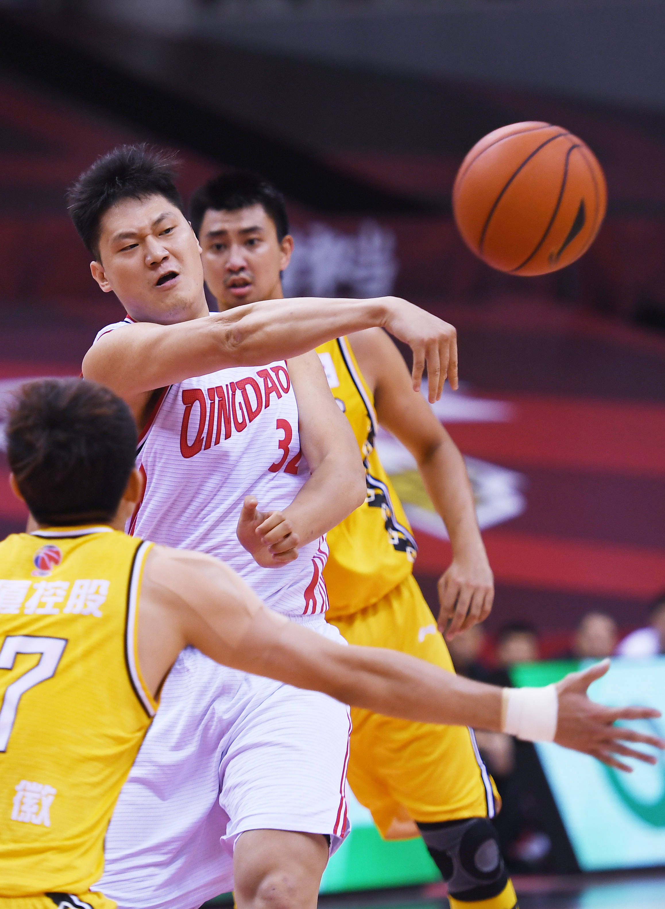 爱游戏网页版入口-教练研究对手战术,球队备战国际大赛