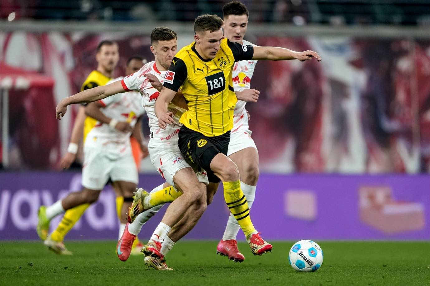 爱游戏官方-多特蒙德积分暴跌，主帅急需调整球队战术的简单介绍