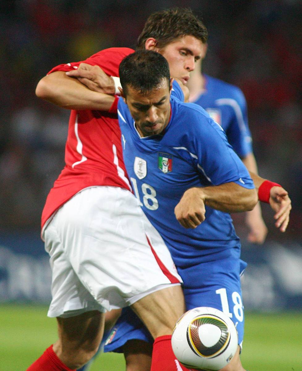 意大利足球赛场上的硬仗大战 意大利足球赛场上的硬仗大战