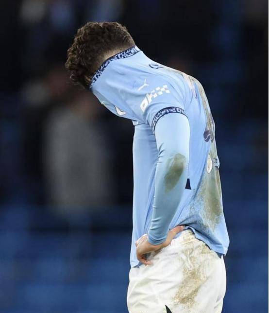 比赛中遭遇重大失误的运动员