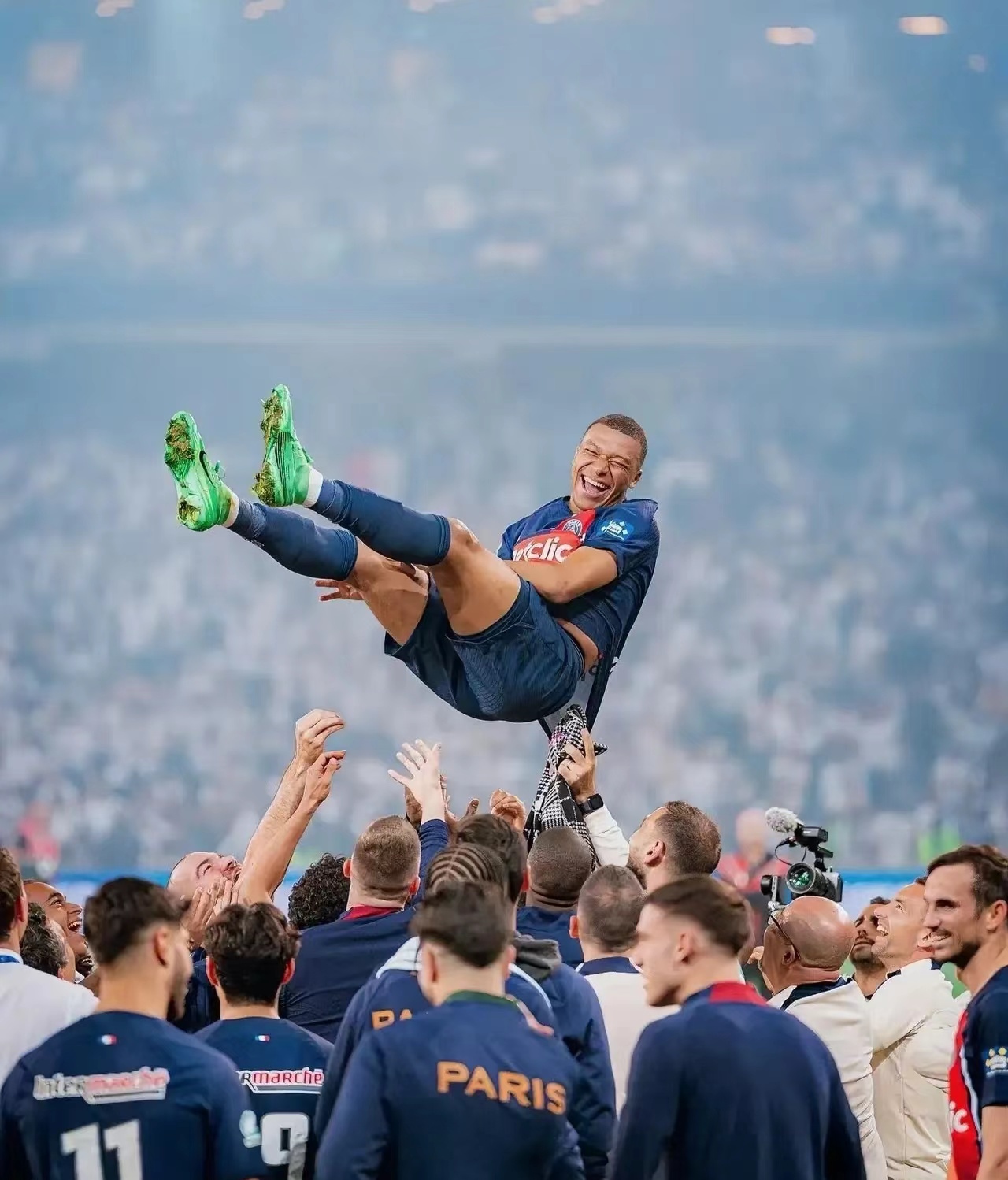 包含法甲球队士气高涨，准备全力为冠军而战的词条