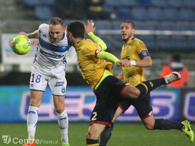 包含索肖击败对手，积累胜场经验的词条